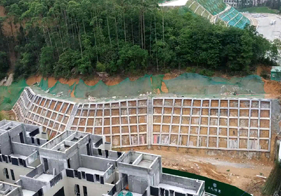 格梁施工场景-广州万科元培里项目永久边坡支护工程-2